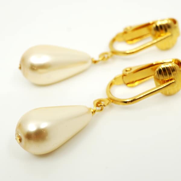 Cream and Gold Pearl Drop Clip-on Earrings, Ivory Glass Pearl Teardrop Earrings for Non Pierced Ears, Gold Ear Clips, Pearl Drop Ivory