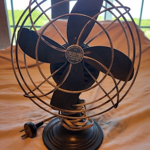 Vintage Chrom-Ever electric desk Fan