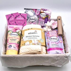 Geschenk Jugendlich Beautyprodukte Haarturban Geschenkset Mädchen Bodylotion Geschenkbox mit Kerze Handgemacht weiß pink Dekoration Bär