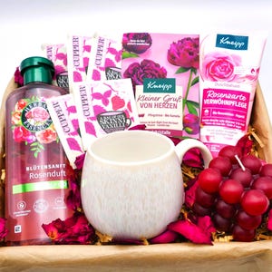 Geschenkbox für Frauen Rosenblätter |  Körperpflege Geschenk |  Verwöhngeschenk | Wellness Geschenkbox Mama | Geschenk mit Steinzeug Tasse