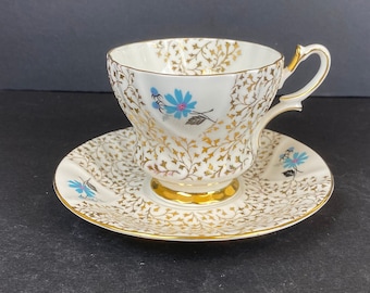 Queen Anne #393 Teetasse und Untertasse mit goldenem Chintz und einer blauen Blume, hergestellt in England