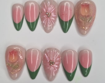 Press on nails tulipe, floral, aura, vert, french, doré, 3d. Forme image : Amande S