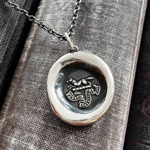 Collar con escudo de sello de cera de zorro - Soy suficiente - Joyería inspiradora de plata de ley