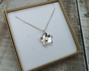 Collar de plata con diseño floral, colgante, hecho a mano, joyería, regalo para ella.
