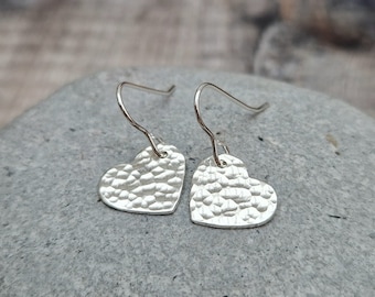 Boucles d’oreilles coeur, boucles d’oreilles en argent, boucles d’oreilles martelées, fête des mères, faites à la main, bijoux, boucles d’oreilles, cadeau pour elle