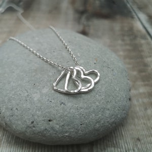 Gehämmerte Herz Halskette aus Silber - Damen Halskette, Liebe Herz Halskette, Geschenk für Mama, Meilenstein Halskette, Recycling Silber Halskette