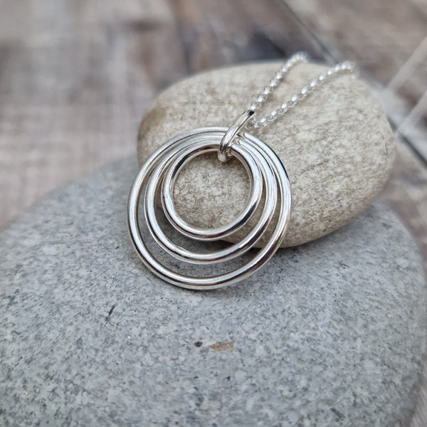 Sterling Silver Three Circle Necklace, 3 Circle Necklace, Circle Necklace, 3 Sisters Necklace, Family Necklace, Gift For Mum, Infinity