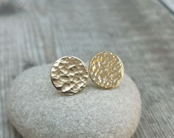 9ct goud gehamerde studs, grote zilveren studs, gehamerde studs, gouden ronde stud oorbellen, gouden schijf stud oorbellen, gouden oorbellen