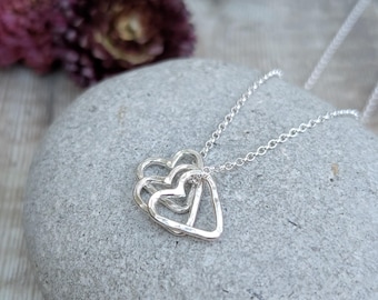 Collar de corazón abierto de plata martillada - Collar de plata, collar de corazón, collar martillado, joyería hecha a mano, regalo para ella