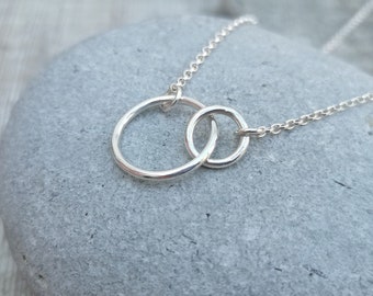 Verknüpfte Kreis-Halskette - Silberkette, Doppelkreis-Halskette, Kreis-Halskette, handgemachter Schmuck, Geschenk für sie