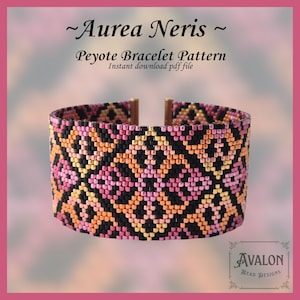 Op de afbeelding: Een peyote armbandpatroon getiteld Aurea Neris, met een geometrisch ontwerp van zwarte, roze en oranje kralen. De tekst luidt Aurea Neris, Peyote Bracelet Pattern, Instant download pdf file en Avalon Bead Designs.