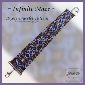 Op de afbeelding: Een geperforeerd peyote armbandpatroon met een geometrisch ontwerp in tinten zwart, bruin, blauw en paars. De tekst luidt "~ Infinite Maze ~ Peyote Bracelet Pattern Instant download pdf file."