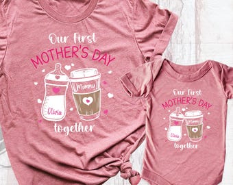 Camiseta del primer Día de la Madre para mamá, bebé niña o niño, Nuestra camiseta del primer Día de la Madre, Conjuntos personalizados a juego para el Día de la Madre, camiseta para mamá primeriza y bebé recién nacido