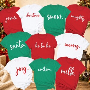 Camiseta con palabras navideñas, Camiseta Feliz, Camiseta de Navidad, Camiseta de vacaciones navideñas, Conjunto navideño, Camiseta navideña personalizada, Camiseta navideña Ho ho ho