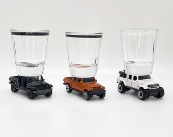 De ORIGINELE Hot Shot, borrelglas, Jeep Gladiator Rubicons 2020, aan jou de keuze, gegoten voertuigen