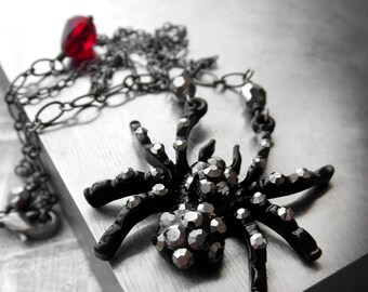 Black Widow Spider Pendant Necklace, Red Blood Drop Creepy Insect Choker, Goth Gothic Vampire Jewelry, Halloween Necklace Halloween Jewelry