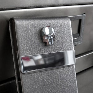 Estuche para tarjetas de presentación con calavera de cristal - Estuche para tarjetas de cuero sintético vegano plateado metalizado - Cartera delgada unisex para dinero, tarjeta de identificación y tarjetas de crédito
