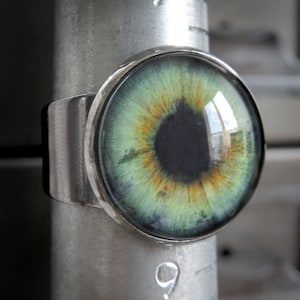 Halloween Soft Green Eyeball Ring - Photo-Realistic Green Eye Ball Ring, Adjustable Black Band - Goth Halloween Jewelry, Halloween Gift Teen