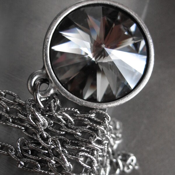 Collar de cristal de medianoche oscura - gris gris Swarovski Rivoli cristal colgante, Sunburst antiqued plata bisel y cadena, joyería moderna