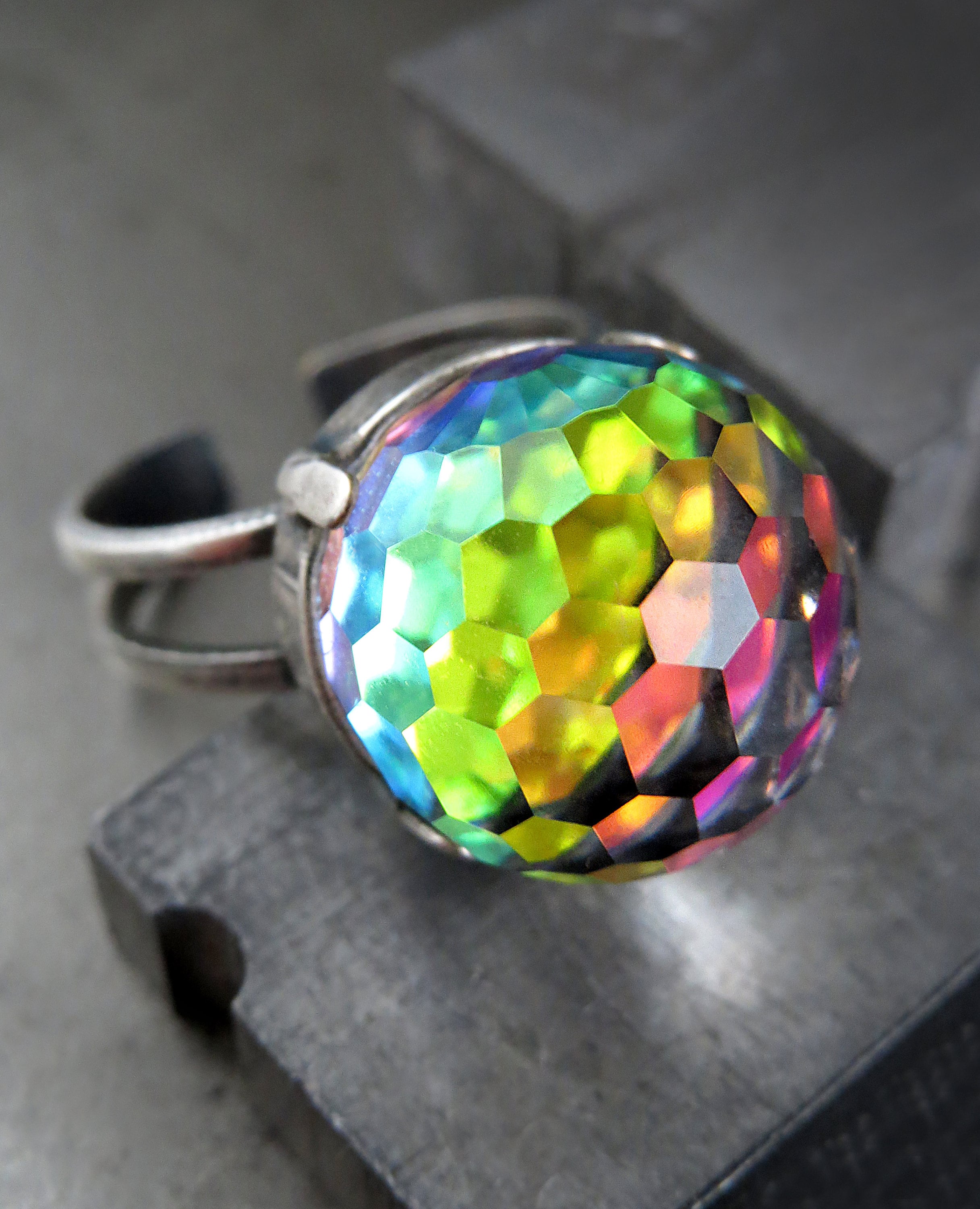 Vintage crystal ball ring deals