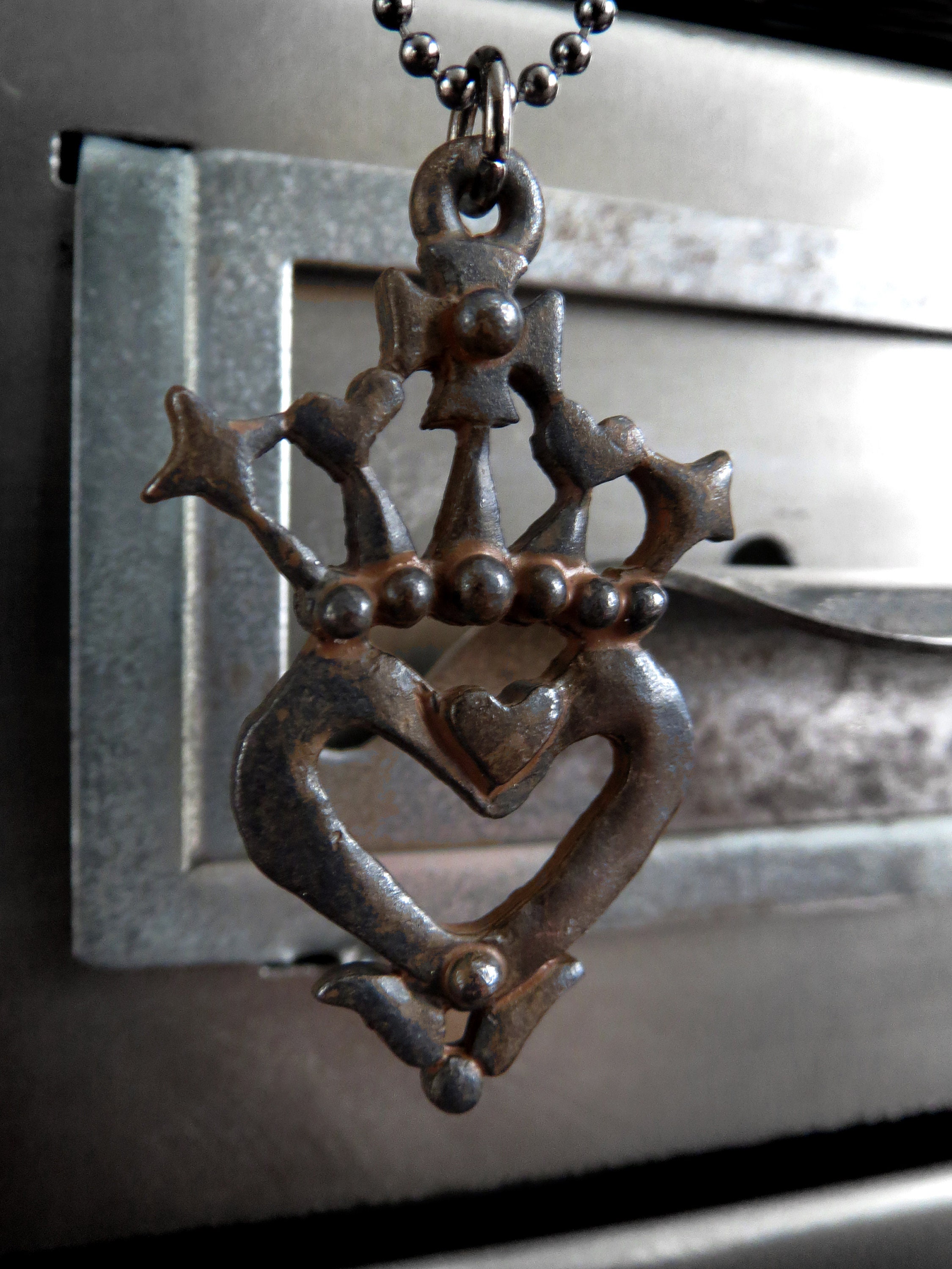 Charlotte NC Queen City Crown and Heart Necklace Donación de Etsy México