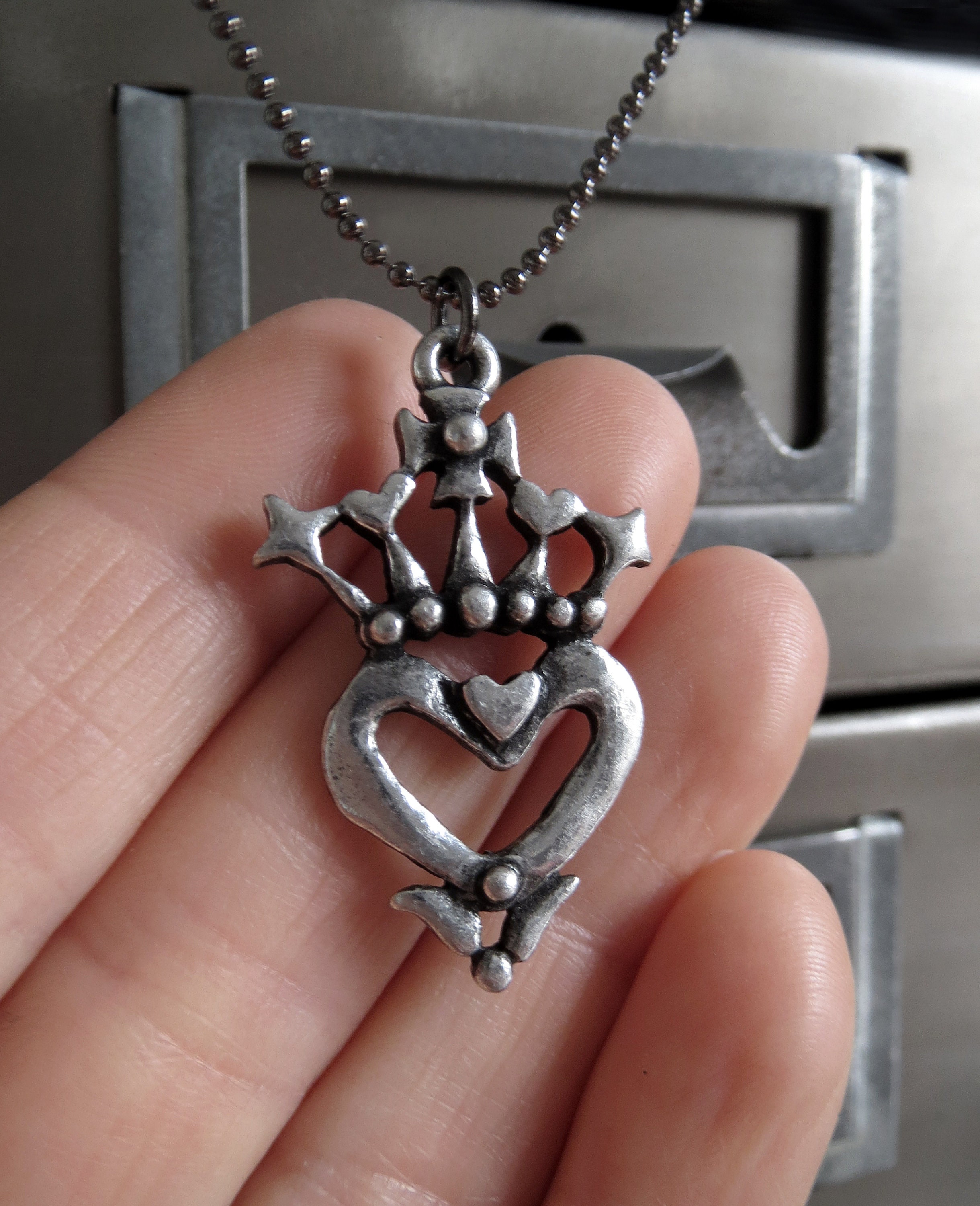 Charlotte NC Queen City Crown and Heart Necklace Donación de - Etsy México