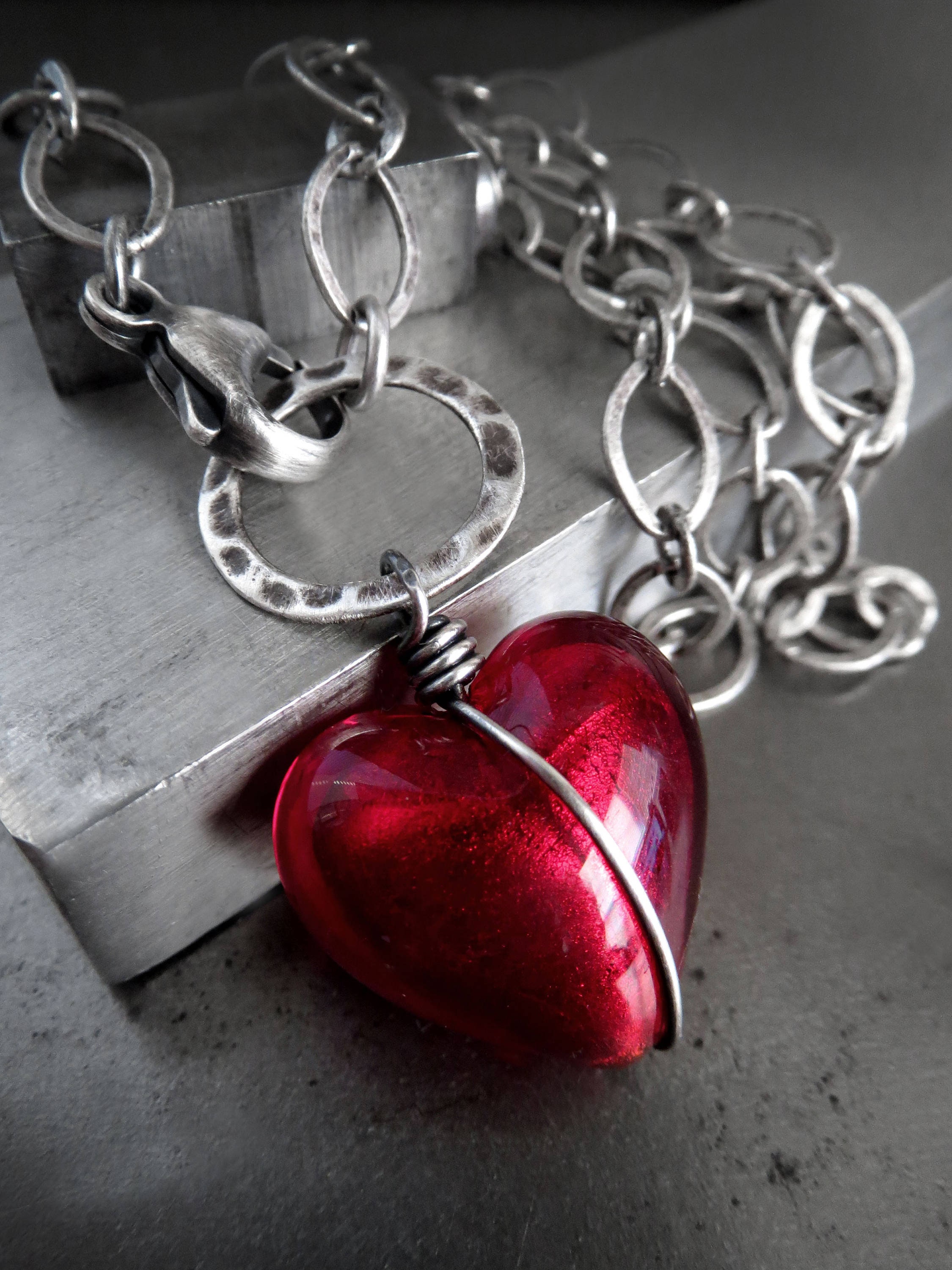 Damen Halskette mit großem roten  Herzanhänger Neu mit Etikett 