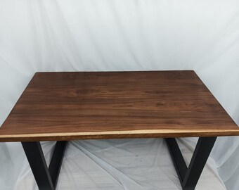 mesa baja en madera