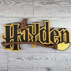 Wizard Harry-naambord Gepersonaliseerde Potter-bord Game Room Kinderkamer Cadeau-idee Verjaardag Naam Taarttopper Varkensnaam Wrattenbord Bezem Potter Nvt