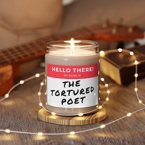 The Tortured Poet - Duftende Sojakerze, 9oz