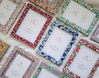 Cornice portafoto in tessuto con stampa Liberty / Regalo personalizzato fatto a mano / Cornice ricordo / Regalo unico per lei, mamma, neonato o insegnante