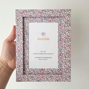 Liberty Eloise rosa blå Tana Lawn tyg fotoram | Handgjord personlig present | Minnesram | Unik present till henne, mamma, bebis eller lärare
