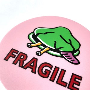 Een set van 3 vinyl FRAGILE stickers: clam illustratie kunst HineMizushima laptop-sticker print verzendlabel briefpapier 水島ひね ワレモノ注意 afbeelding 4