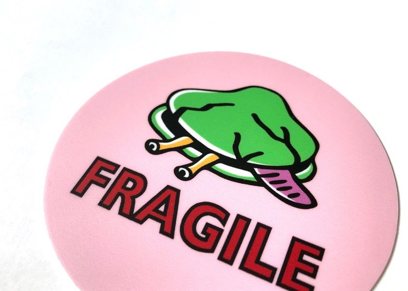 Een set van 3 vinyl FRAGILE stickers: clam illustratie kunst HineMizushima laptop-sticker print verzendlabel briefpapier 水島ひね ワレモノ注意 afbeelding 4