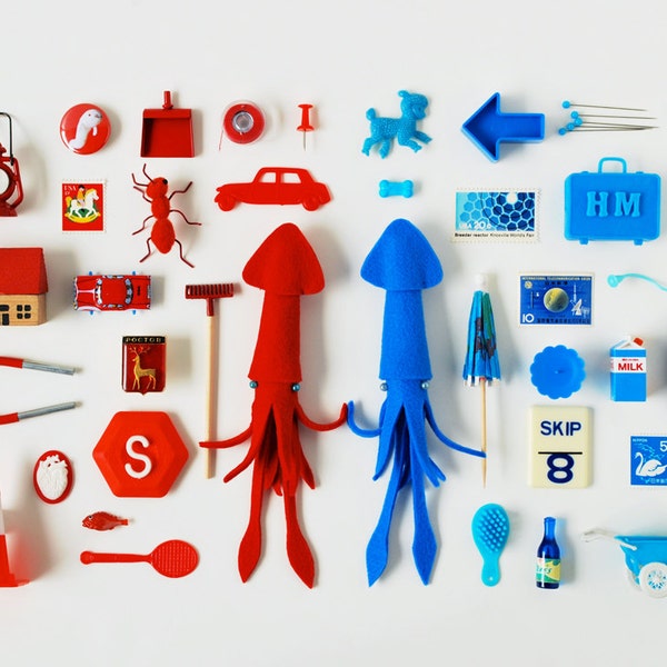 Print: Red Squid, Blue Squid - photo art miniature collage sea-creature retro wall-decor HineMizushima poster wall-art figurine toy 水島ひね