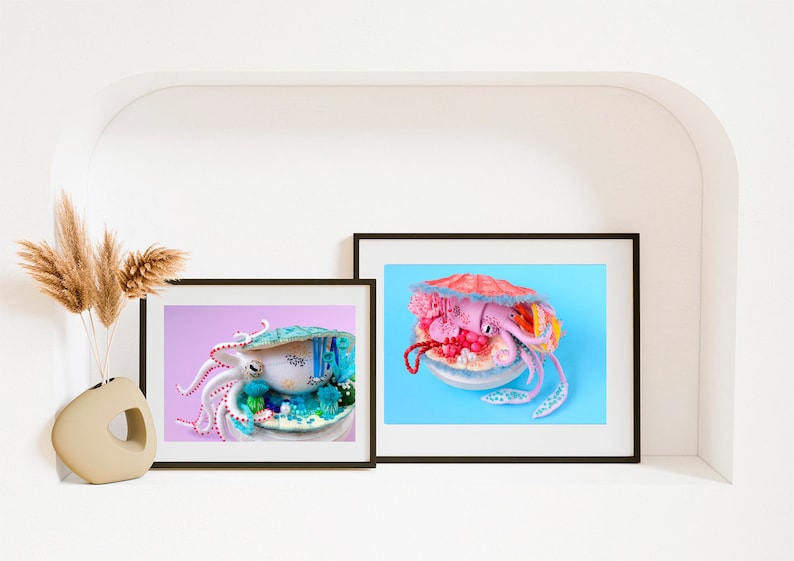 Print: Squid Treasure Chest photograph poster wall-decor HineMizushima cute sea-creature wall-art sea-shell ocean marine-biology 水島ひね 画像 3