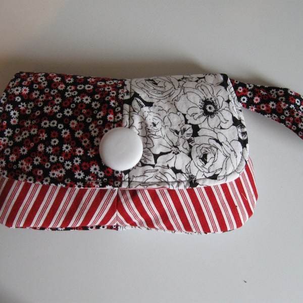 Curvy Wristlet - easy pdf sewing pattern - customize it - no buttonhole required - Instant Download