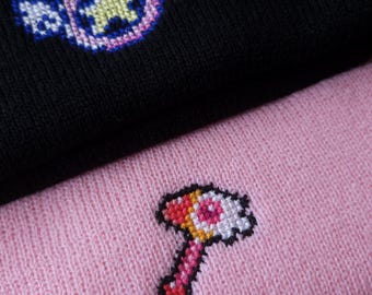 Handgemaakte Cardcaptor Sakura-beanie: geborduurde vogelkopsleutel en sterrenstaf