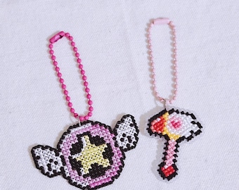 Handgemaakte kruissteeksleutelhangers: Cardcaptor Sakura Clow Staff & Star Wand