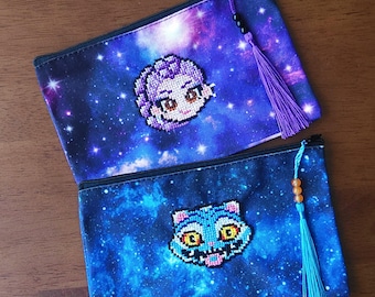 Handgemaakt kruissteek Galaxy-zakje met Norigae-bedels: Kpop Demon Hunters Derpy, Rumi