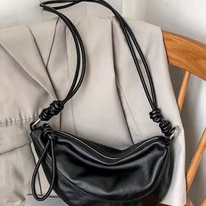 Croissant Schultertasche, Leder Croissant Taschen, Lammfell Croissant Tasche, Leder Umhängetasche