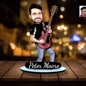 Statuetta personalizzata in legno con personaggio di chitarrista, ritratto personalizzato di un musicista, regalo di compleanno, regalo di Natale, regalo per lui