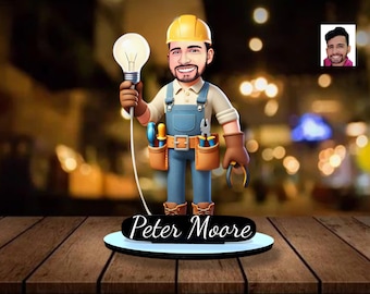 Estatueta de eletricista de madeira personalizada, retrato de desenho animado personalizado, presente de eletricista, decoração de mesa de eletricista.