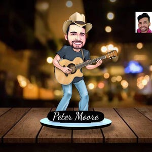 Statuetta personalizzata in legno con personaggio di chitarrista, ritratto personalizzato di un musicista, regalo di compleanno, regalo di Natale, regalo per lui