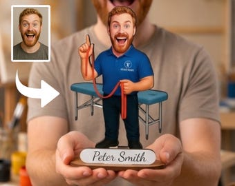 Personlig träfigur av fysioterapeut från foto, anpassad karikatyr av fysioterapeut som present