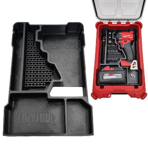 Peut inclure: Un plateau organisateur noir TidyTool et une mallette à outils rouge Milwaukee. Le plateau comporte plusieurs compartiments et le texte "TIDYTOOL". La mallette contient une perceuse rouge et noire, une batterie et divers embouts.