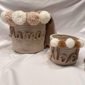 Seegraskorb mit Schriftzug aus Wolle personalisiert, Geschenk, Geburt, Deko Kinderzimmer,Aufbewahrung, mit Bommeln