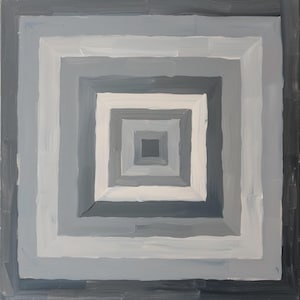 Puede incluir: Una pintura cuadrada que presenta una serie de cuadrados concéntricos en varios tonos de gris, que van desde un centro gris oscuro hasta bandas de gris más claro y blanco, todo realizado con pinceladas visibles que crean un efecto texturizado.