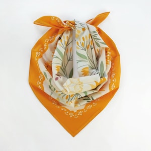 Goldenes gelbes Blumen Boho Baumwollbandana Ursprünglich entworfenes lebhaftes weiches Voile botanische Frühlingsblumen-Schal-Verpackung