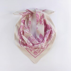 Pastellrosa rosfjärilsblommig bandana mjuk bomullsvoile blommaomslag boho sommarhalsduk present till henne bild 3